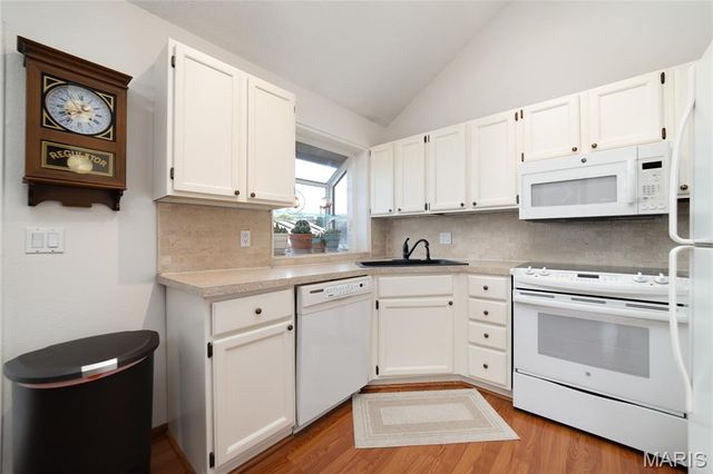 2095 Avignon Drive A, St Charles, MO 63303