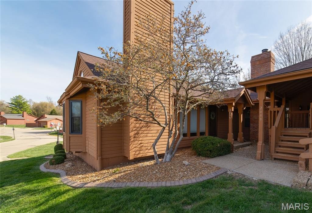 2095 Avignon Drive A, St Charles, MO 63303