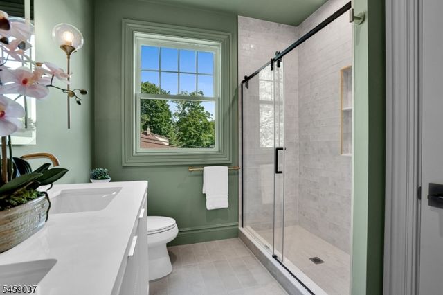 110 Blauvelt Avenue, Hohokus Boro, NJ 07423