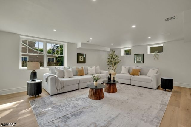110 Blauvelt Avenue, Hohokus Boro, NJ 07423