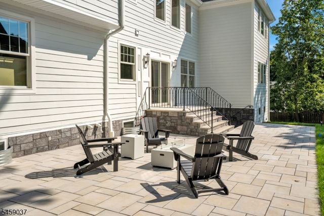 110 Blauvelt Avenue, Hohokus Boro, NJ 07423