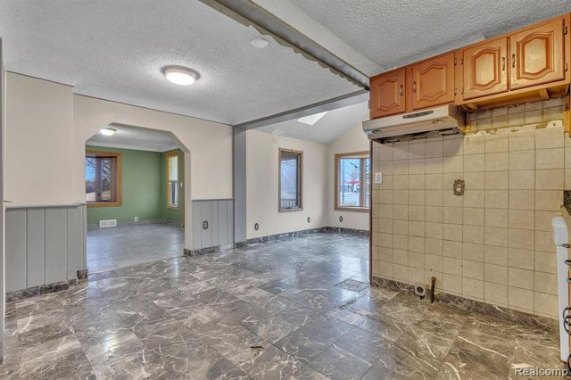 8202 N Inkster Road, Dearborn Heights, MI 48127