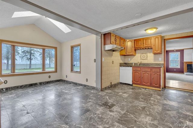 8202 N Inkster Road, Dearborn Heights, MI 48127