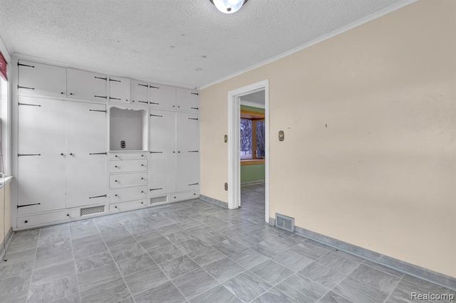 8202 N Inkster Road, Dearborn Heights, MI 48127