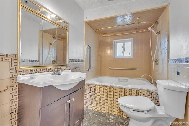 8202 N Inkster Road, Dearborn Heights, MI 48127