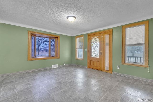 8202 N Inkster Road, Dearborn Heights, MI 48127