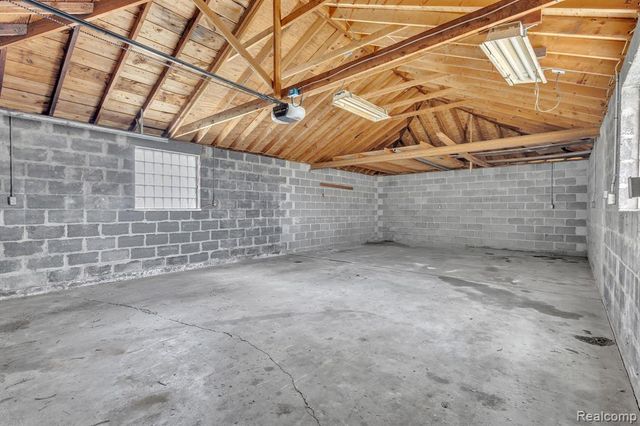 8202 N Inkster Road, Dearborn Heights, MI 48127