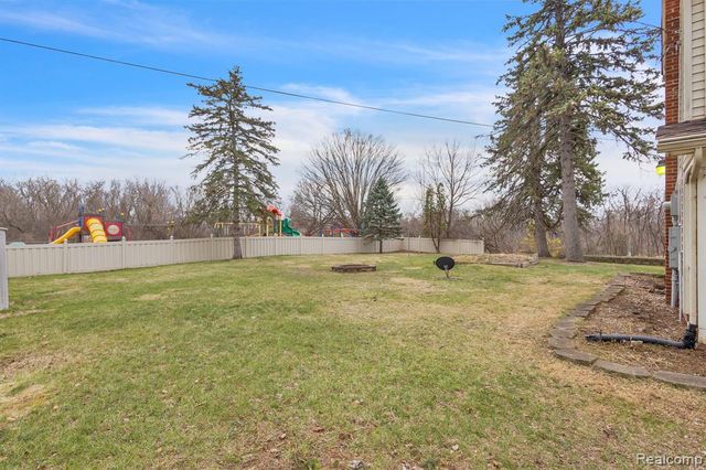 8202 N Inkster Road, Dearborn Heights, MI 48127