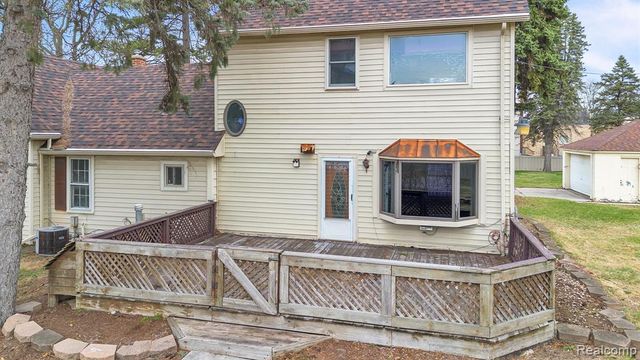 8202 N Inkster Road, Dearborn Heights, MI 48127