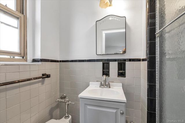 84-49 168th Street 4N, Jamaica Hills, NY 11432