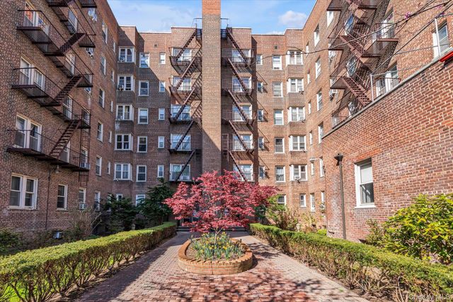84-49 168th Street 4N, Jamaica Hills, NY 11432