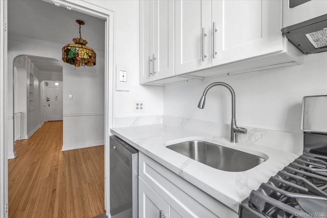 84-49 168th Street 4N, Jamaica Hills, NY 11432