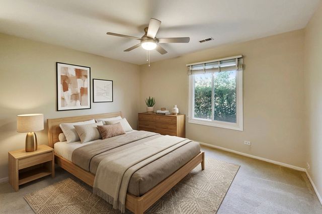 855 Johnstown Lane A, Wheaton, IL 60189