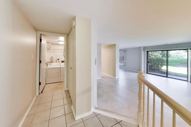 855 Johnstown Lane A, Wheaton, IL 60189