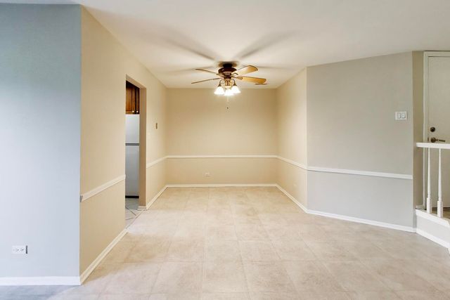 855 Johnstown Lane A, Wheaton, IL 60189
