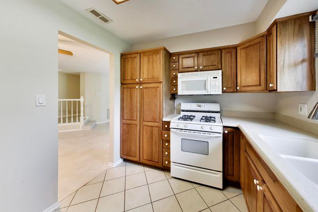 855 Johnstown Lane A, Wheaton, IL 60189