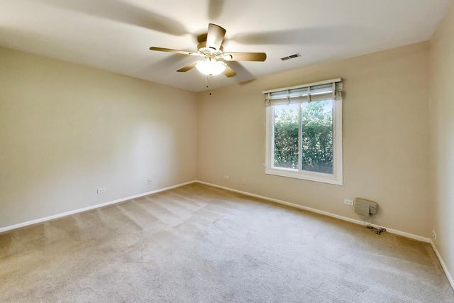 855 Johnstown Lane A, Wheaton, IL 60189