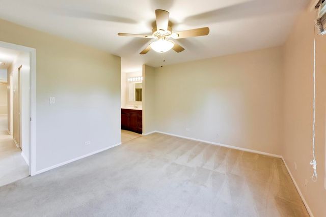 855 Johnstown Lane A, Wheaton, IL 60189