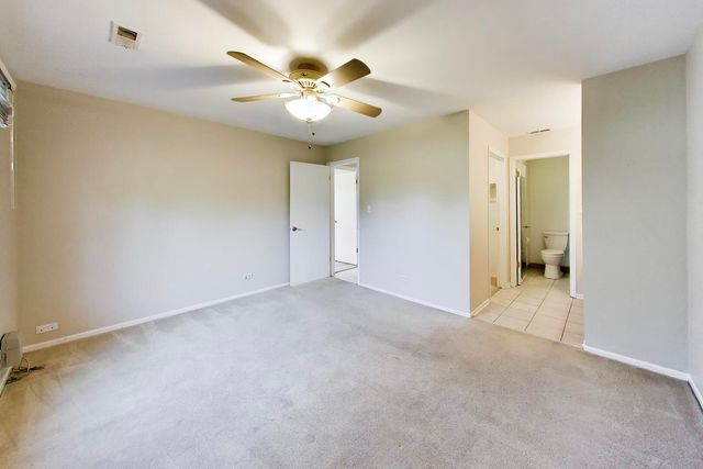 855 Johnstown Lane A, Wheaton, IL 60189