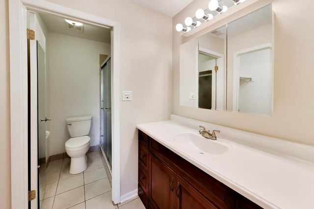 855 Johnstown Lane A, Wheaton, IL 60189