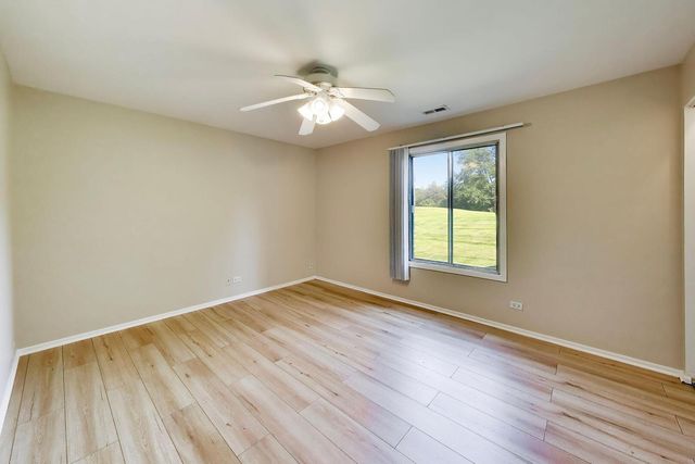 855 Johnstown Lane A, Wheaton, IL 60189