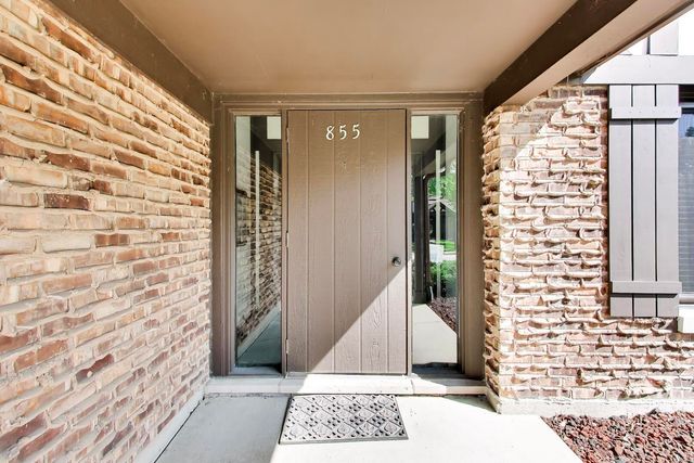 855 Johnstown Lane A, Wheaton, IL 60189