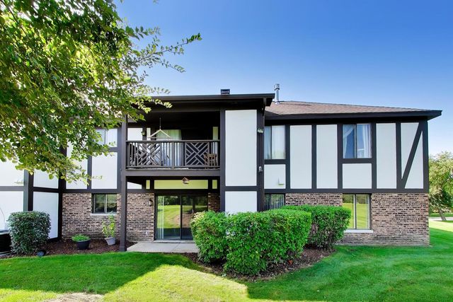 855 Johnstown Lane A, Wheaton, IL 60189