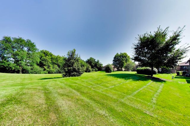 855 Johnstown Lane A, Wheaton, IL 60189