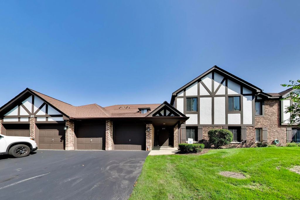 855 Johnstown Lane A, Wheaton, IL 60189