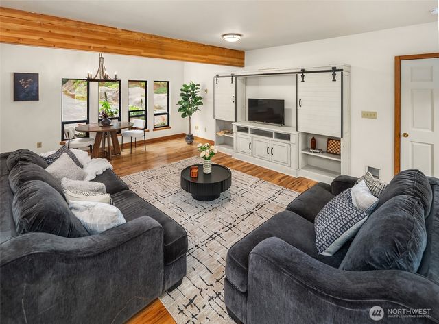 22808 105th Avenue SW, Vashon, WA 98070