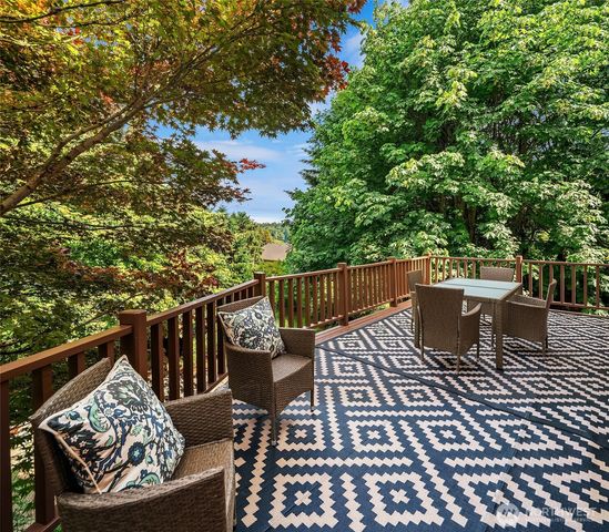 22808 105th Avenue SW, Vashon, WA 98070