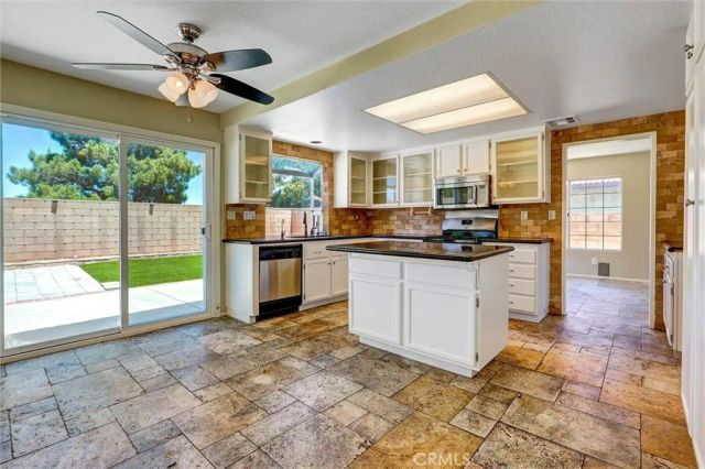 3121 Crowne Drive, Palmdale, CA 93551