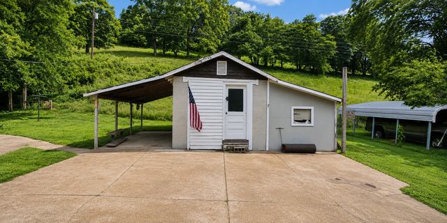 2039 Blackburn Hollow Rd, Cornersville, TN 37047