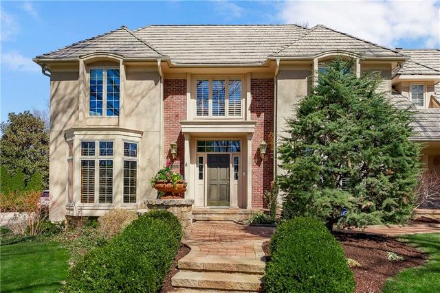 2640 W 118th Terrace, Leawood, KS 66211