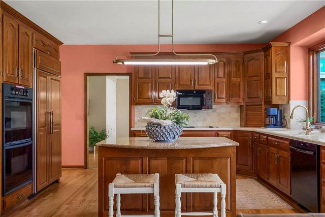 2640 W 118th Terrace, Leawood, KS 66211