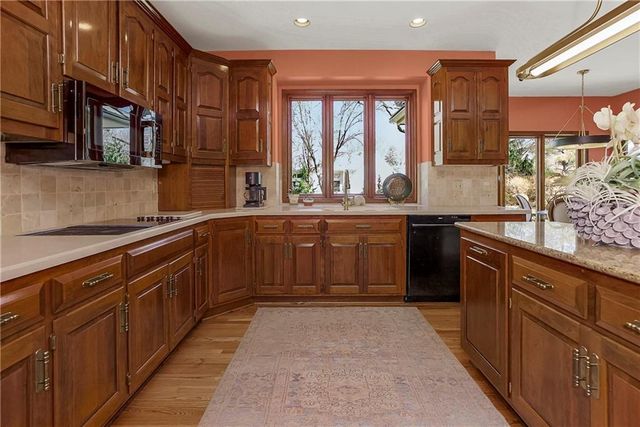 2640 W 118th Terrace, Leawood, KS 66211