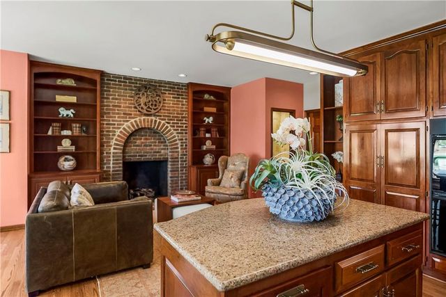 2640 W 118th Terrace, Leawood, KS 66211