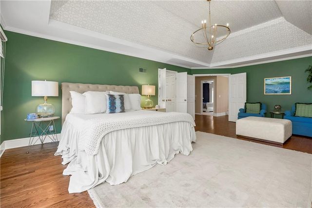 2640 W 118th Terrace, Leawood, KS 66211