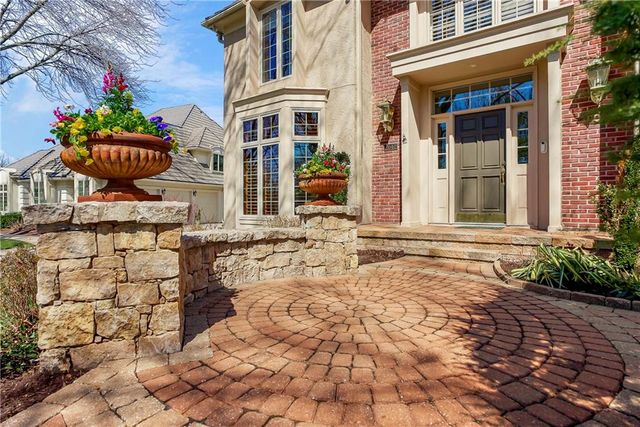 2640 W 118th Terrace, Leawood, KS 66211