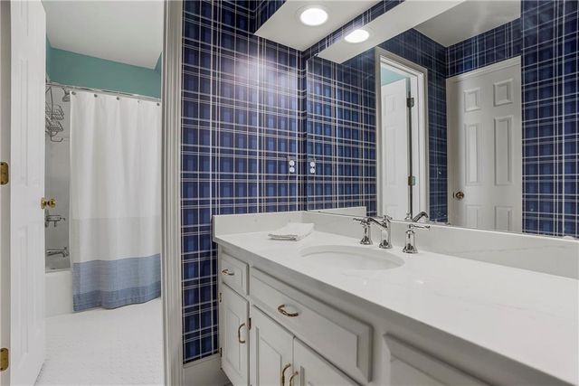 2640 W 118th Terrace, Leawood, KS 66211