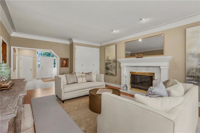 2640 W 118th Terrace, Leawood, KS 66211