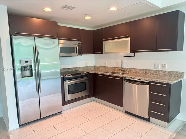 951 Brickell Ave 409, Miami, FL 33131