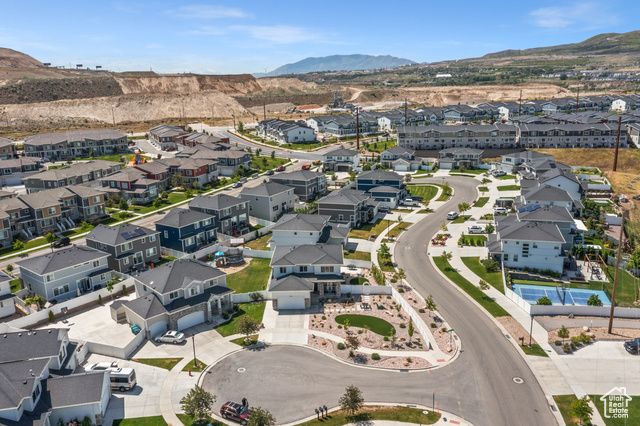 1067 W LUDINGTON CT, Bluffdale, UT 84065