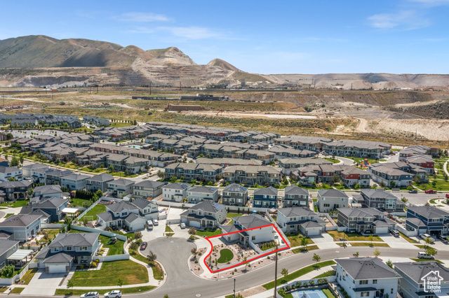 1067 W LUDINGTON CT, Bluffdale, UT 84065