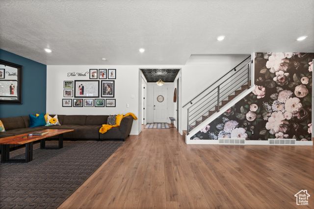 1067 W LUDINGTON CT, Bluffdale, UT 84065