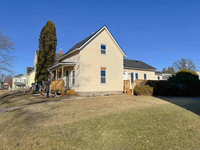 1405 7th Avenue, Belle Plain, IA 52208