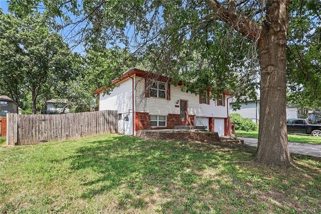 1110 R D Mize Road, Grain Valley, MO 64029