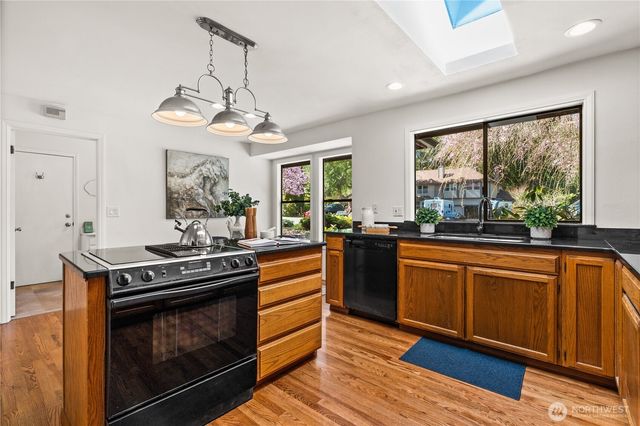 25306 212th Place SE, Maple Valley, WA 98038