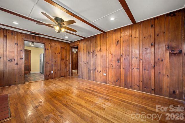 720 Sylvan Boulevard, Hendersonville, NC 28791
