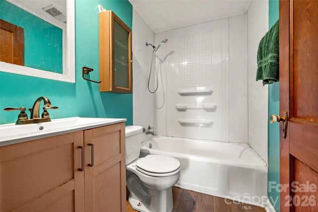 720 Sylvan Boulevard, Hendersonville, NC 28791